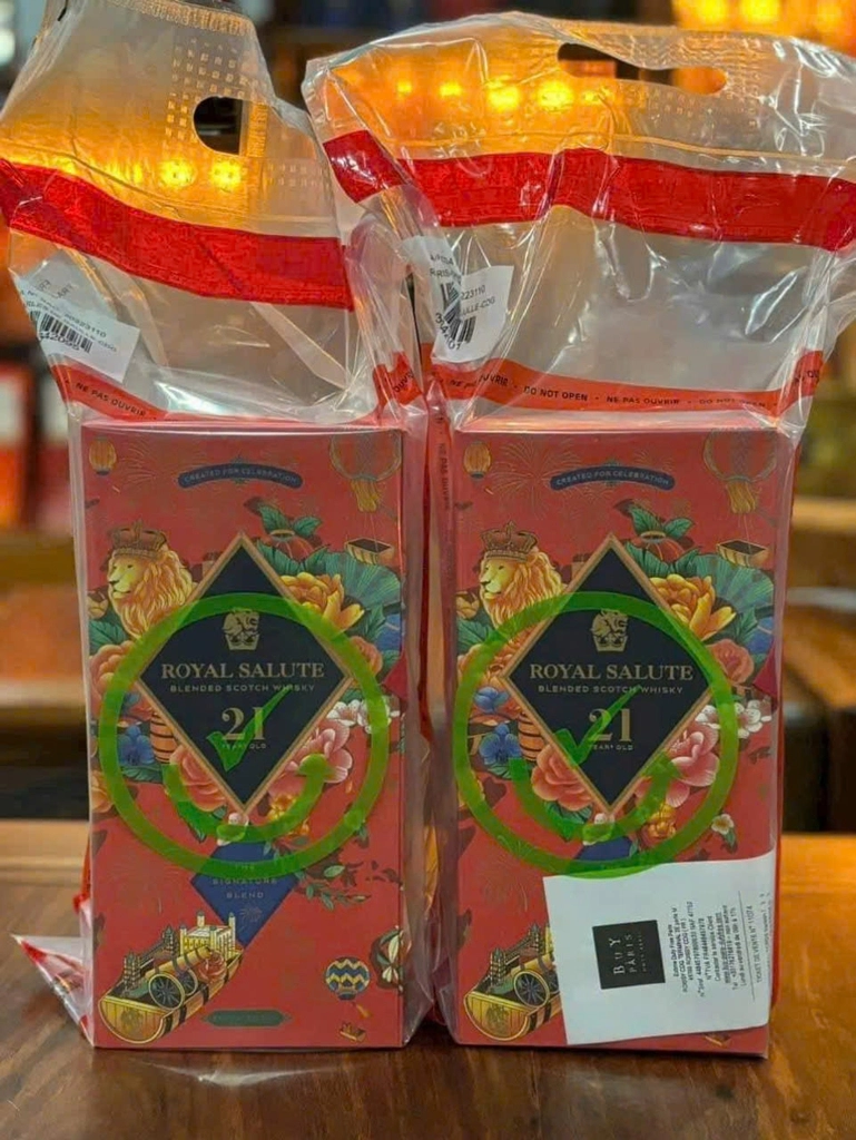 Rượu Chivas 21 Xách Tay Hộp Đỏ Duty Free