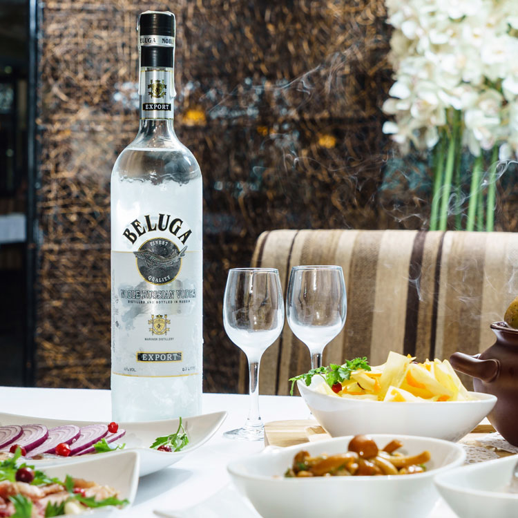 RƯỢU VODKA NGA - VODKA BELUGA: BIỂU TƯỢNG ĐẲNG CẤP, NGHỆ THUẬT CHƯNG CẤT VÀ VĂN HÓA THƯỞNG THỨC