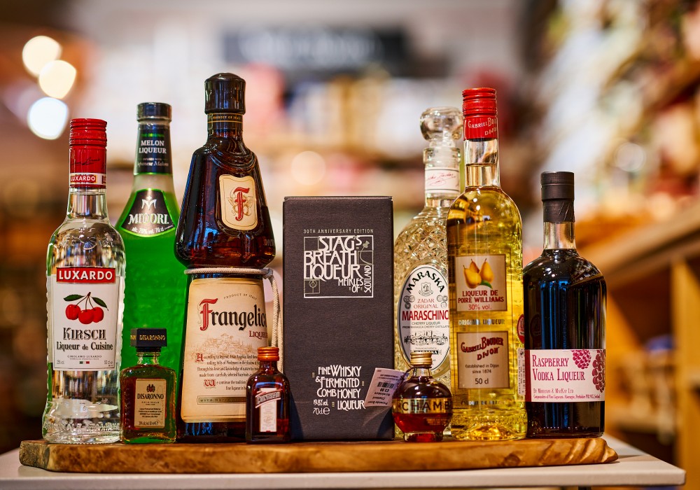 NGHỆ THUẬT RƯỢU PHA CHẾ VỚI RƯỢU LIQUEUR: BÍ QUYẾT ĐỊNH HÌNH TẦNG HƯƠNG VỊ ĐỈNH CAO