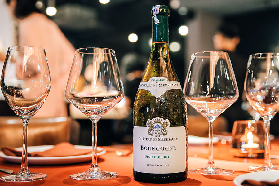 Rượu vang trắng Château de Meursault Bourgogne Pinot Beurot 2018